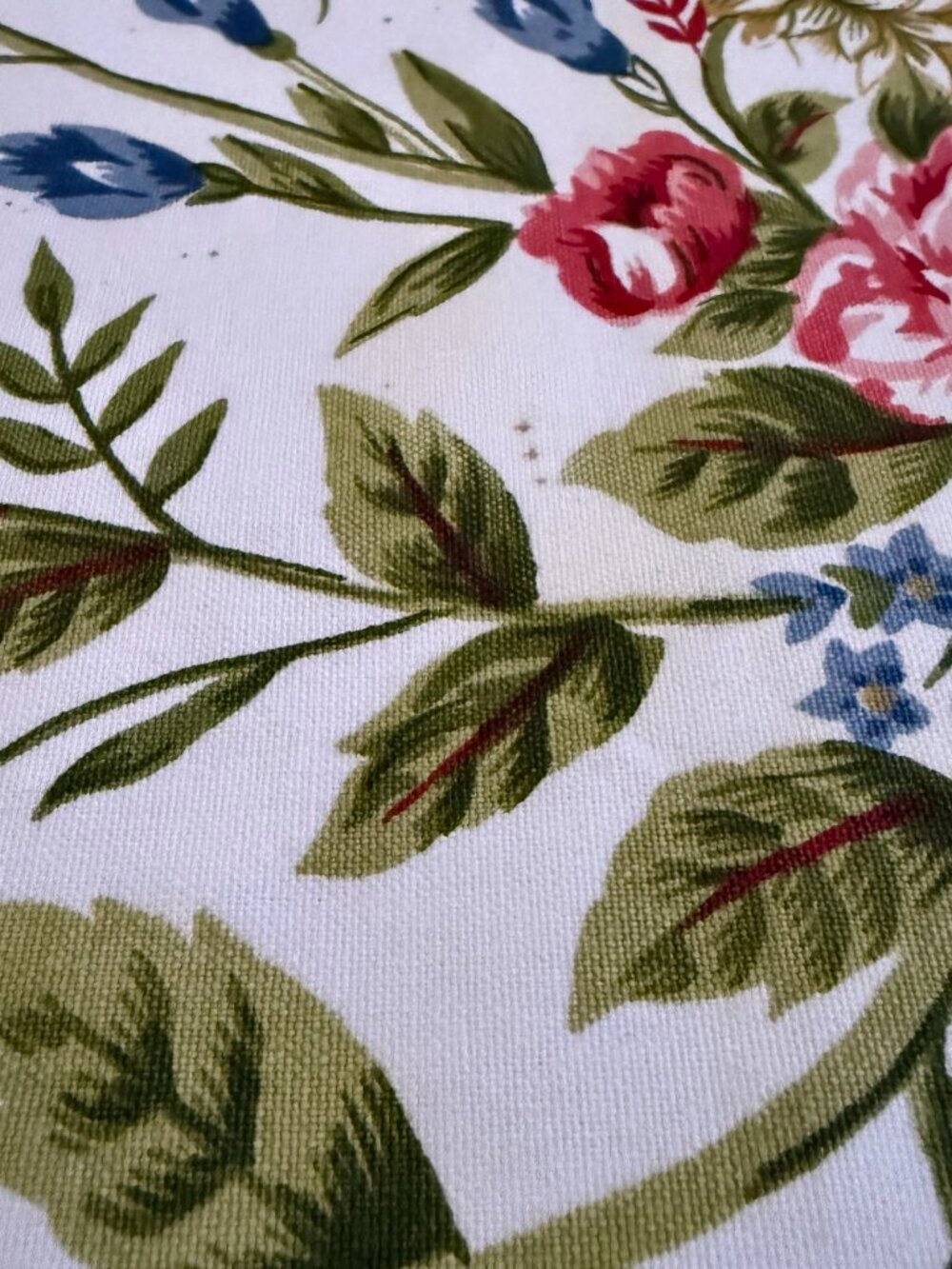 Floral Cabbage Roses Table Runner - Picture 6 of 6